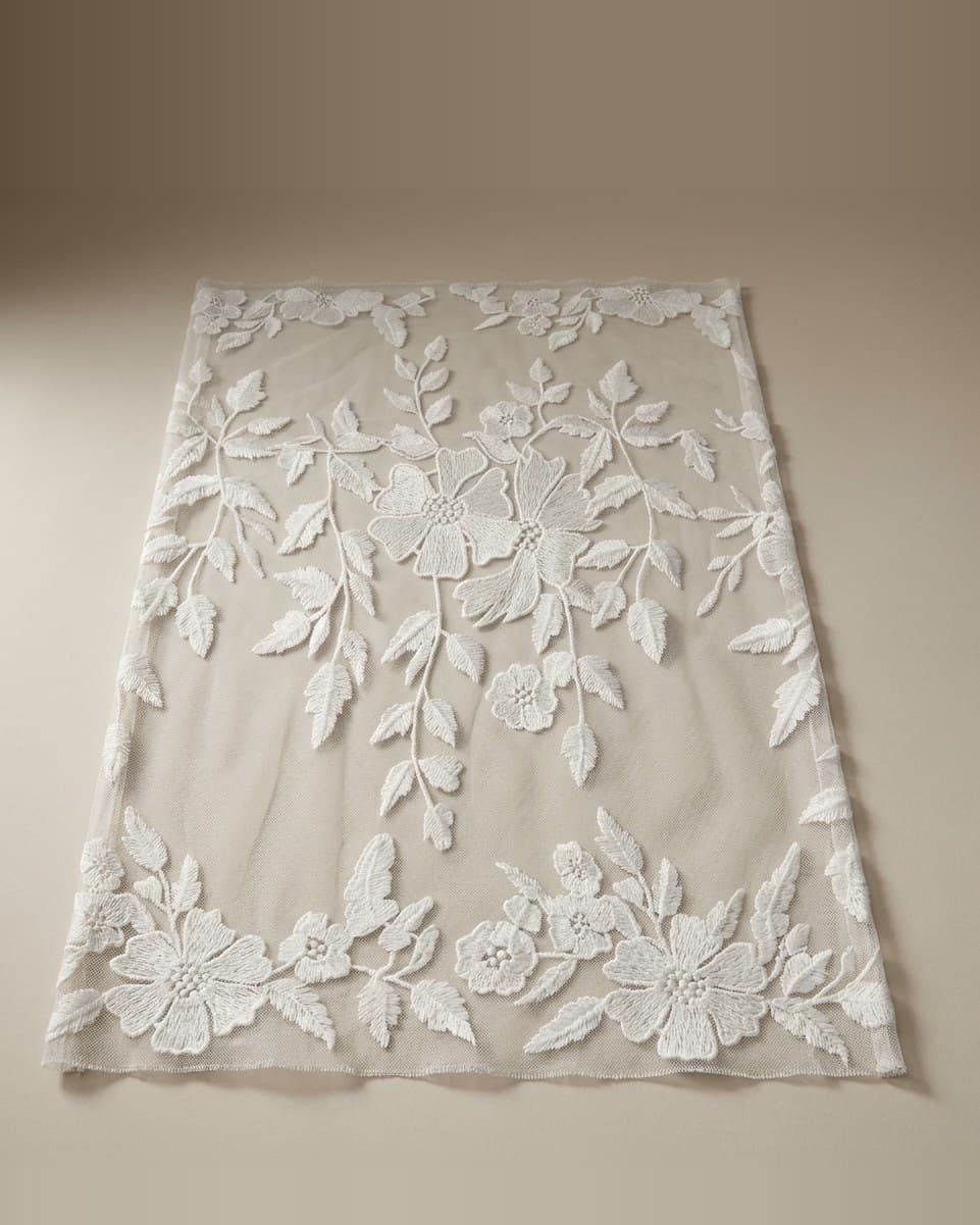 Jane Lace Table Runner